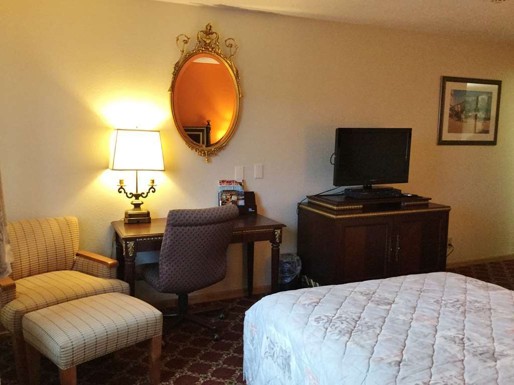 Americas Best Inn & Suites Urbana Room photo